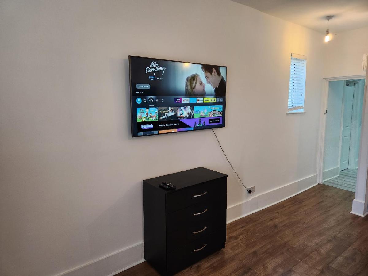 Immaculate 1-Bedroom In Greenhithe Ngoại thất bức ảnh