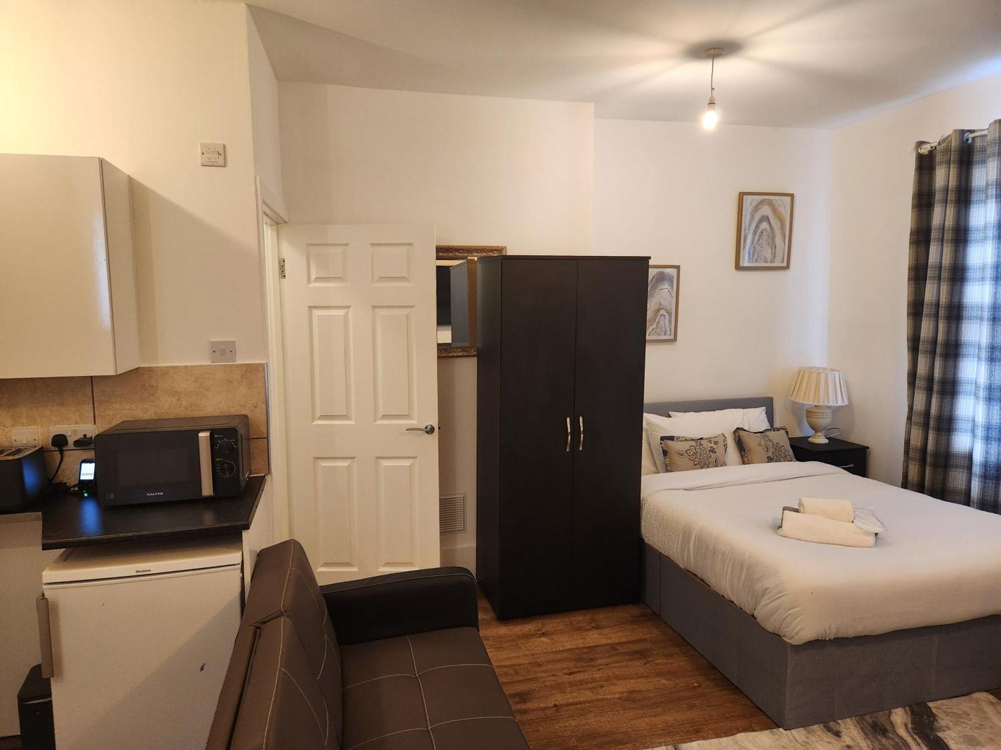 Immaculate 1-Bedroom In Greenhithe Ngoại thất bức ảnh