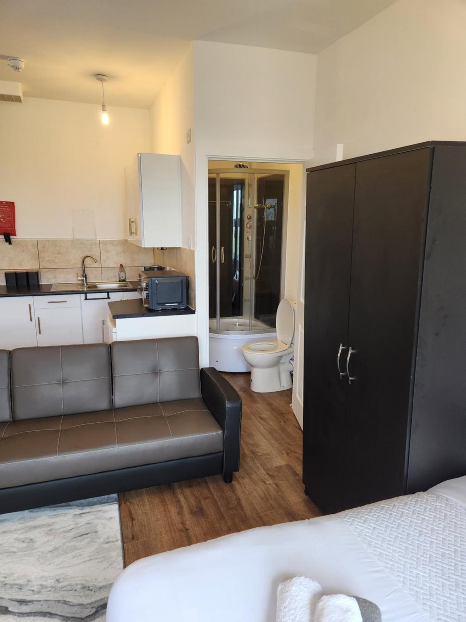 Immaculate 1-Bedroom In Greenhithe Ngoại thất bức ảnh