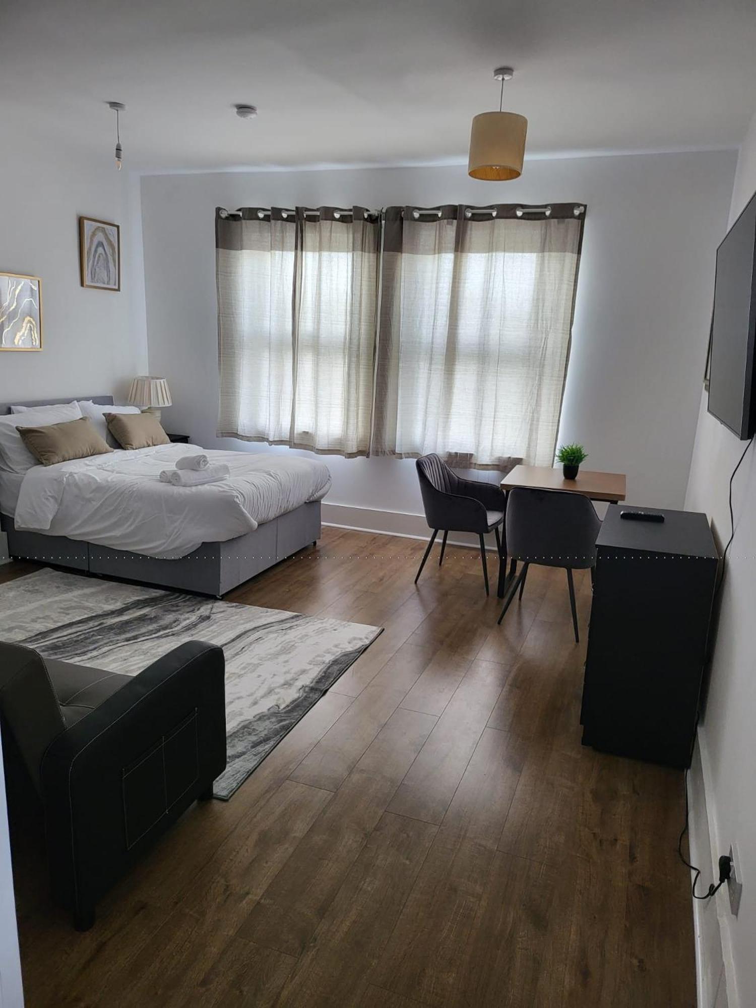 Immaculate 1-Bedroom In Greenhithe Ngoại thất bức ảnh